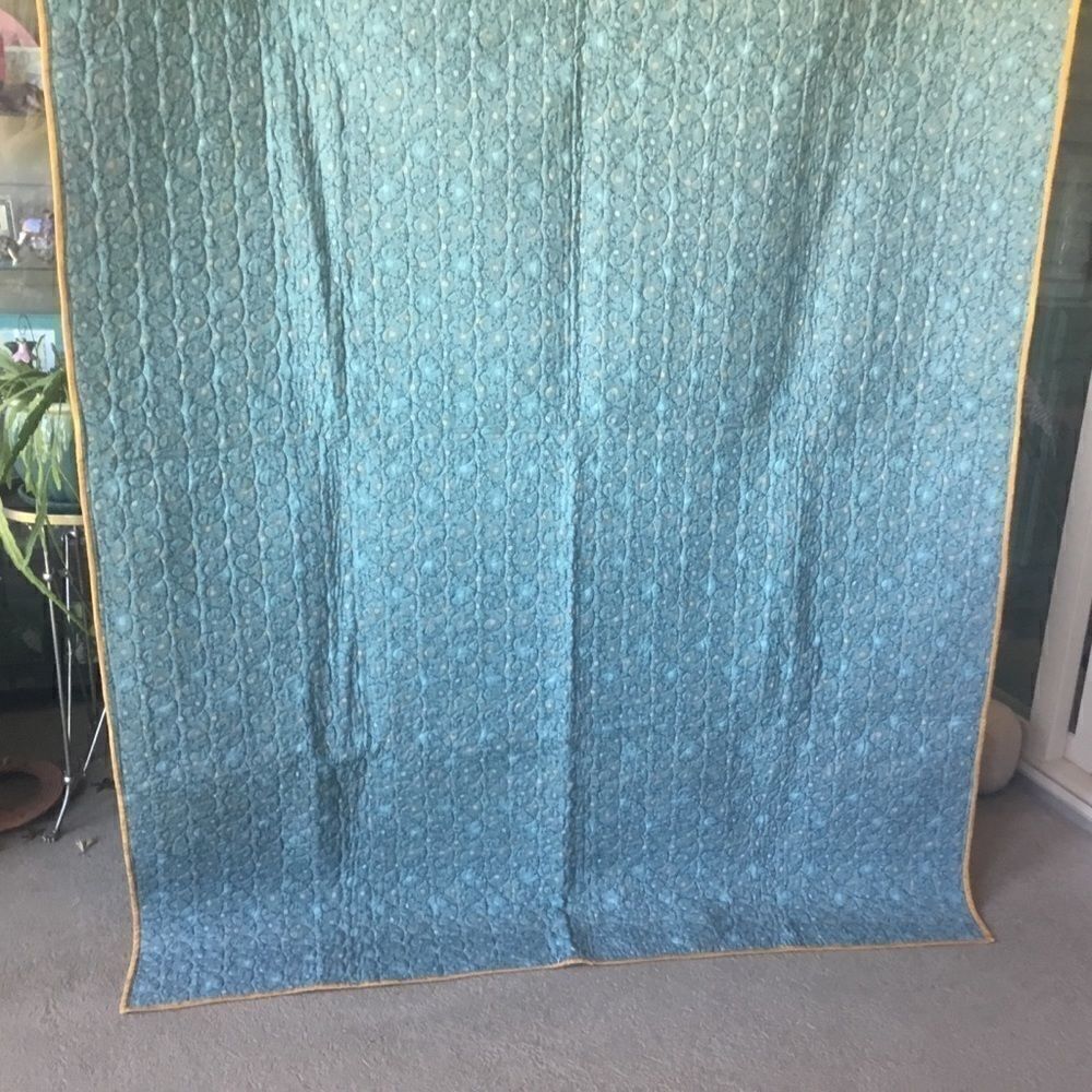 Handmade Quilt & 3 Pillows Set - Picture 14 of 14